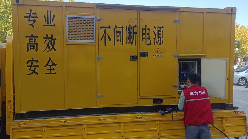 新昌柴油发电机组和UPS电源配合使用时，如何避免切换过程中的电力中断？